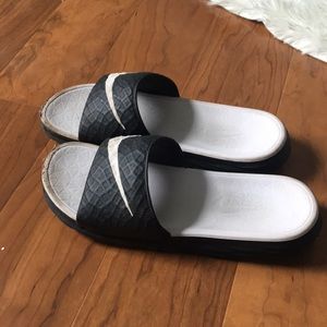 Nike women’s slides